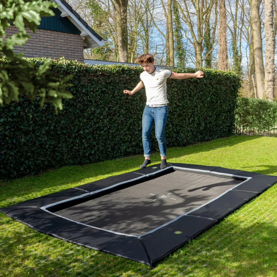 EXIT Dynamic Bakketrampoline Sikkerhetskant | 305 x 519 cm | Svart 
