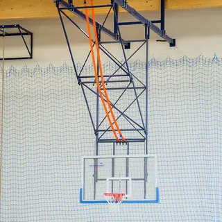 Takhengt basketballanlegg Heisbart basketballanlegg med el-motor