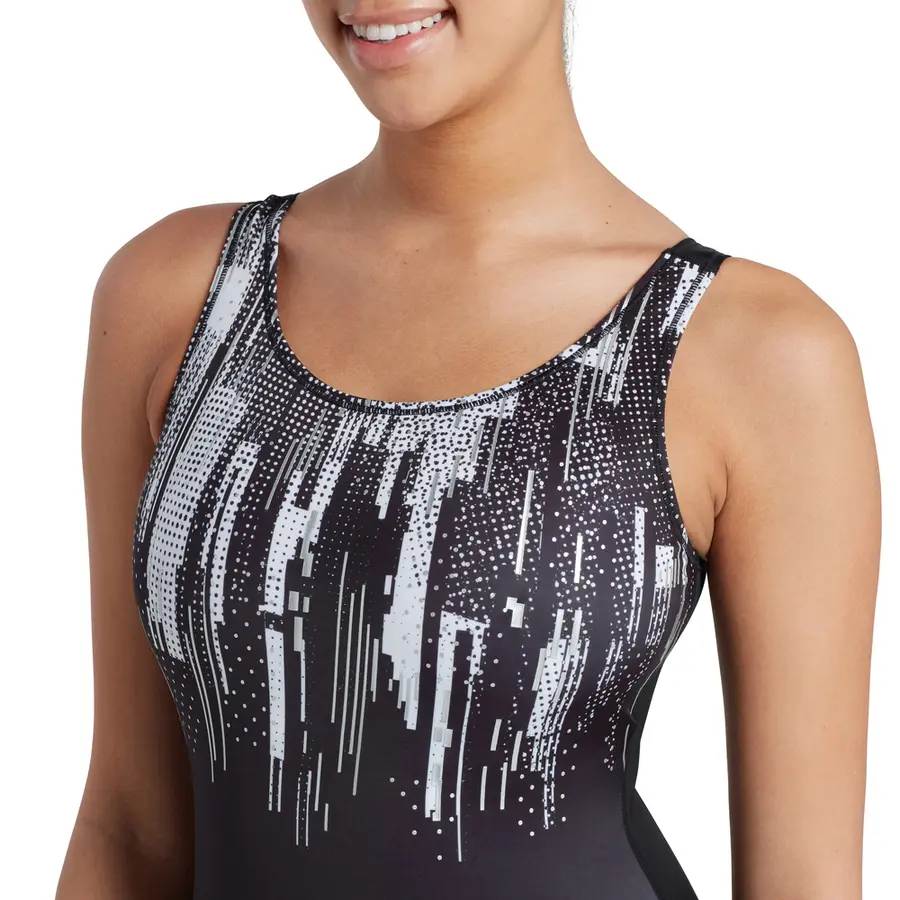 Shimmer Scoopback Badedrakt EU34 Zoggs | Svart/Flerfarget  | Ecolast 